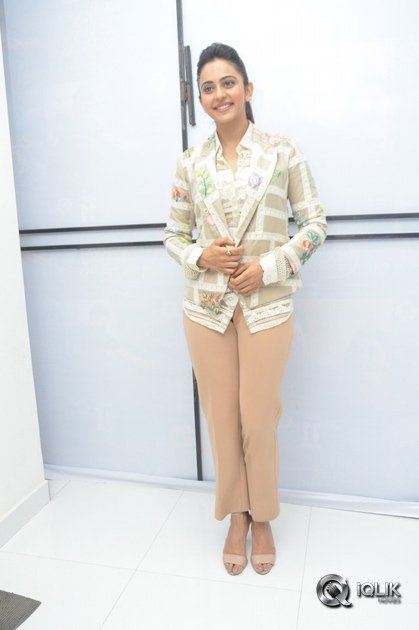 Rakul-Preet-At-Jaya-Janaki-Nayaka-Movie-Success-Meet